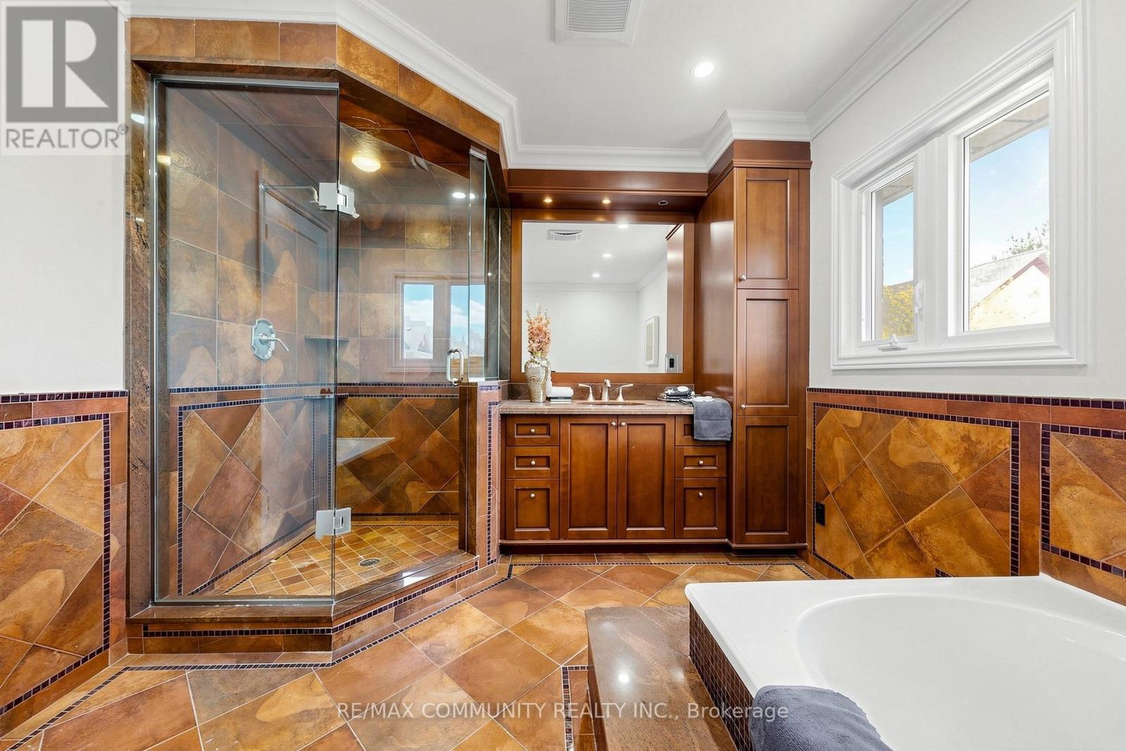 1002 Riverview Crescent, Pickering, ON - Indoor Photo Showing Bathroom