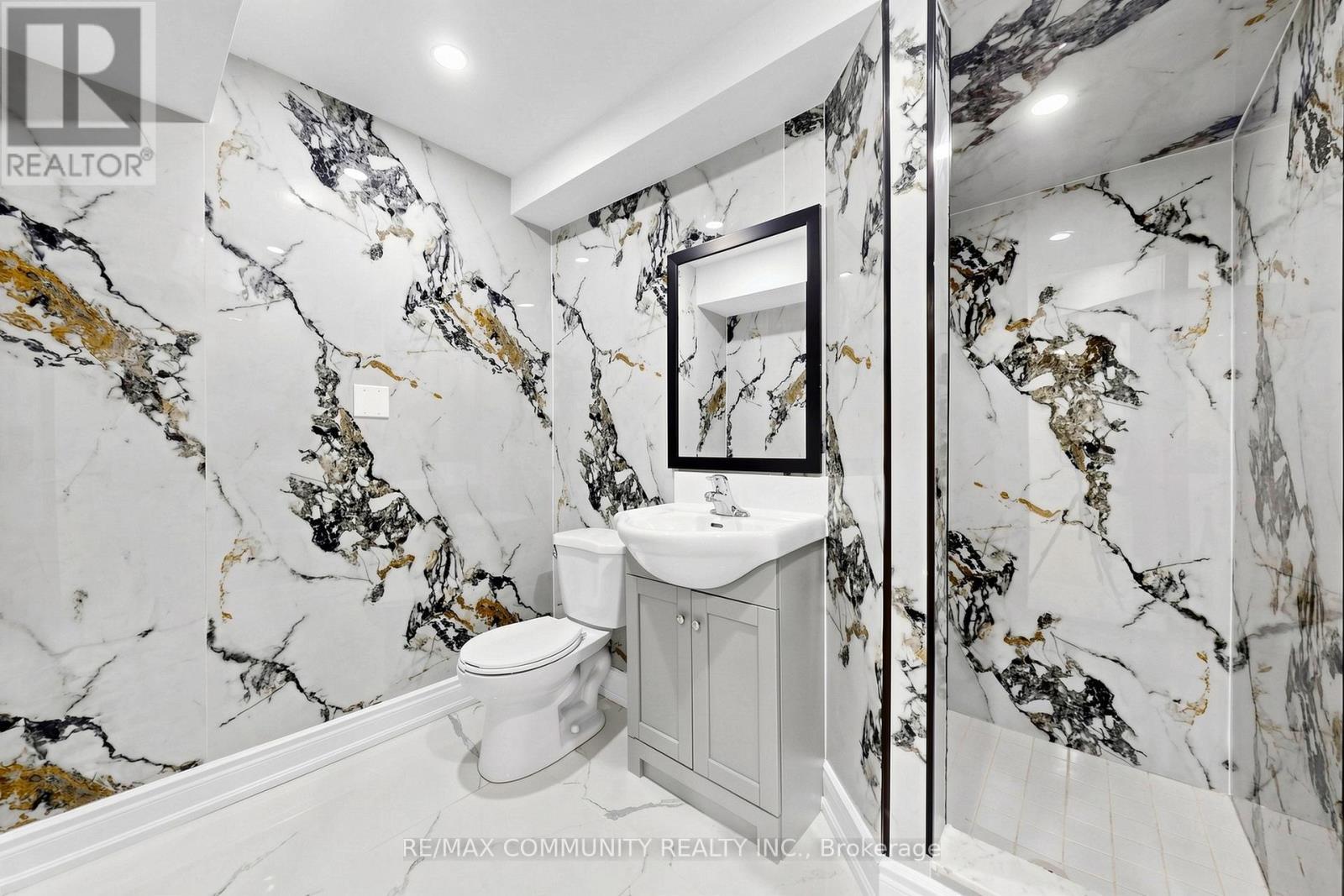 1002 Riverview Crescent, Pickering, ON - Indoor Photo Showing Bathroom