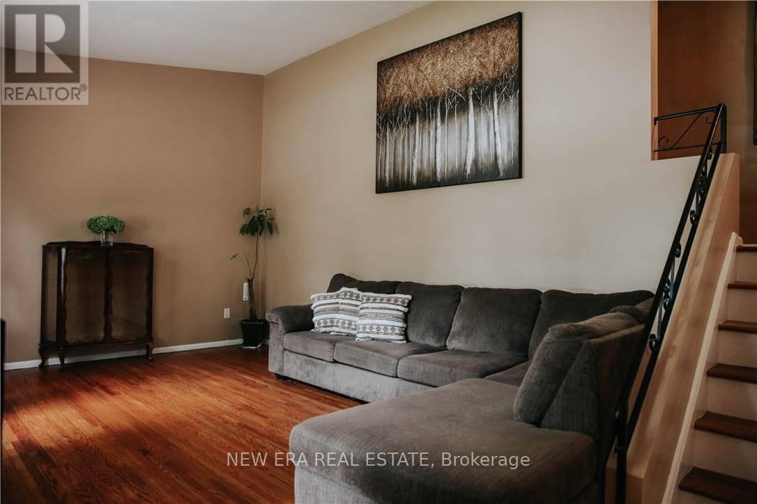 1 Vera Court, Hamilton, ON - Indoor Photo Showing Other Room