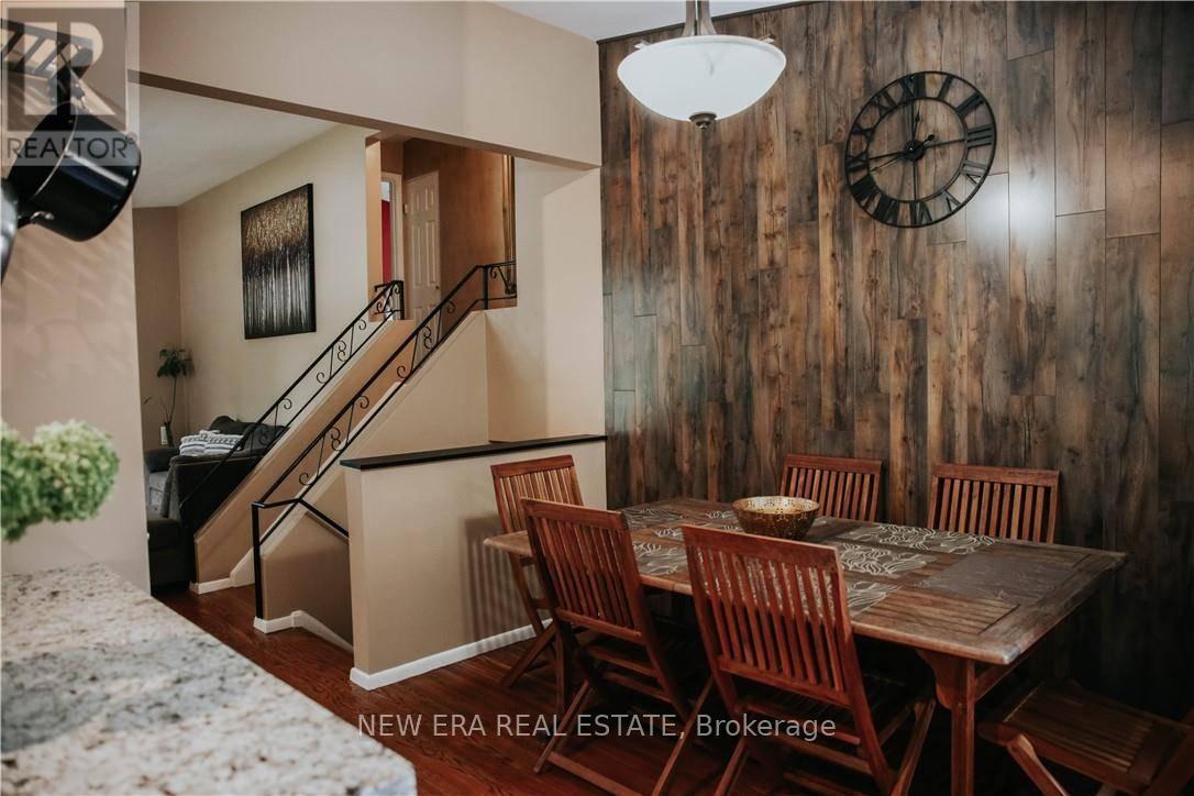 1 Vera Court, Hamilton, ON - Indoor Photo Showing Dining Room
