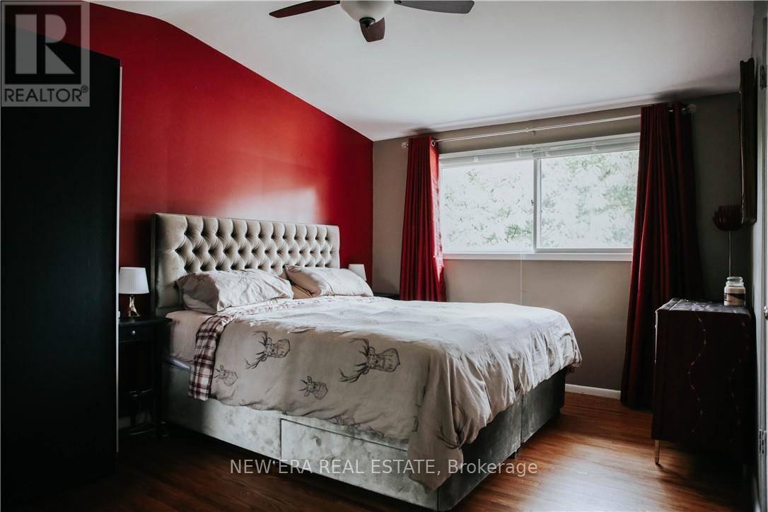 1 Vera Court, Hamilton, ON - Indoor Photo Showing Bedroom
