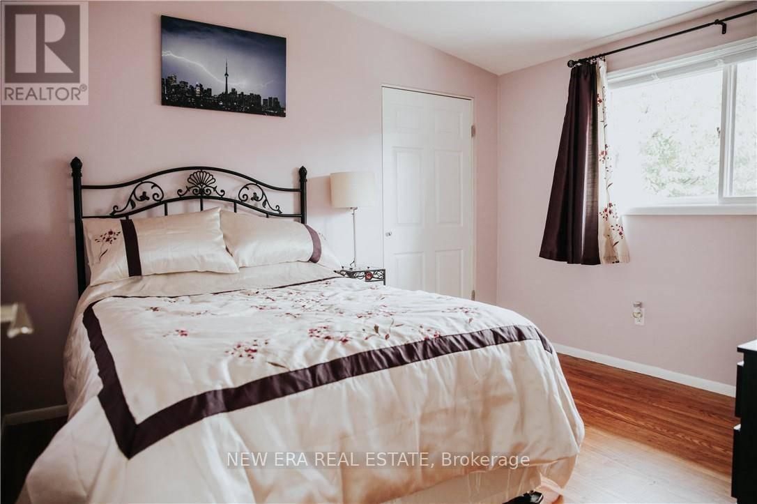1 Vera Court, Hamilton, ON - Indoor Photo Showing Bedroom
