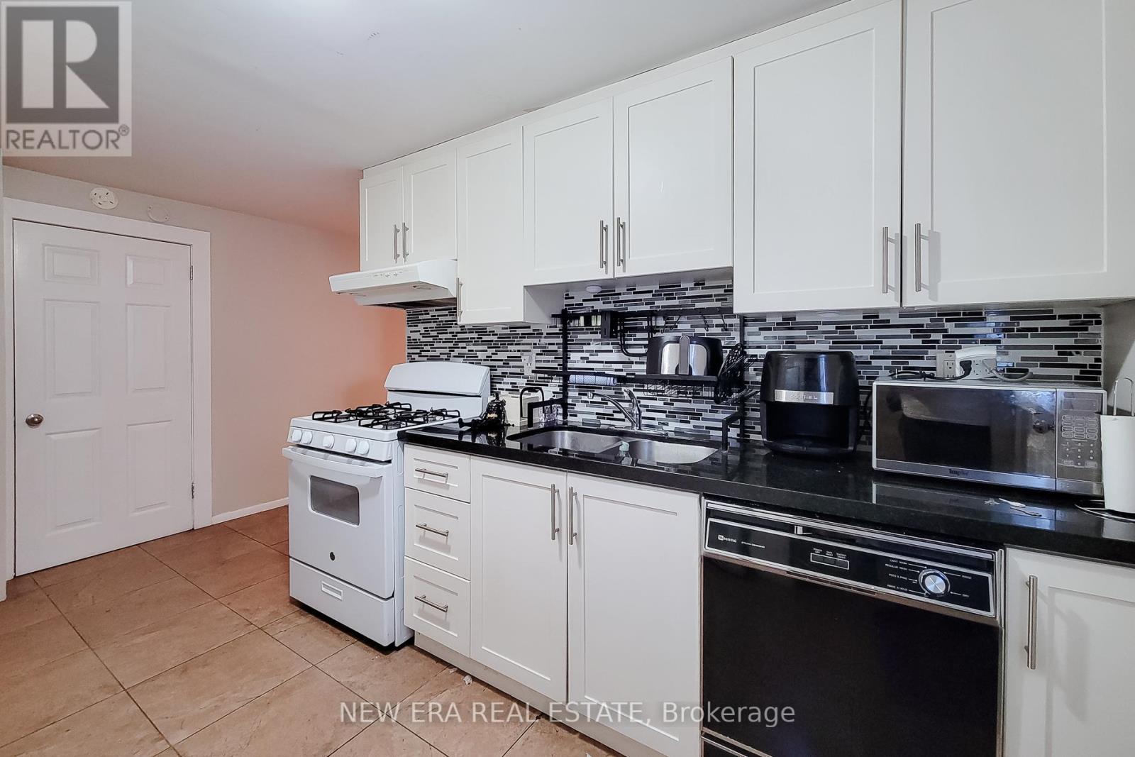 1 Vera Court, Hamilton, ON - Indoor Photo Showing Kitchen With Double Sink