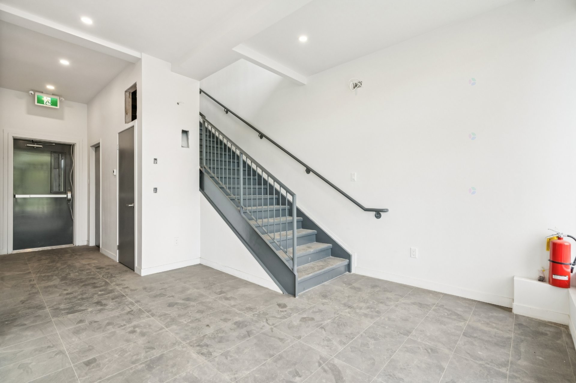 Mud Room - 20 - 40 Rue Filion, Saint-Jacques-Le-Mineur, QC
