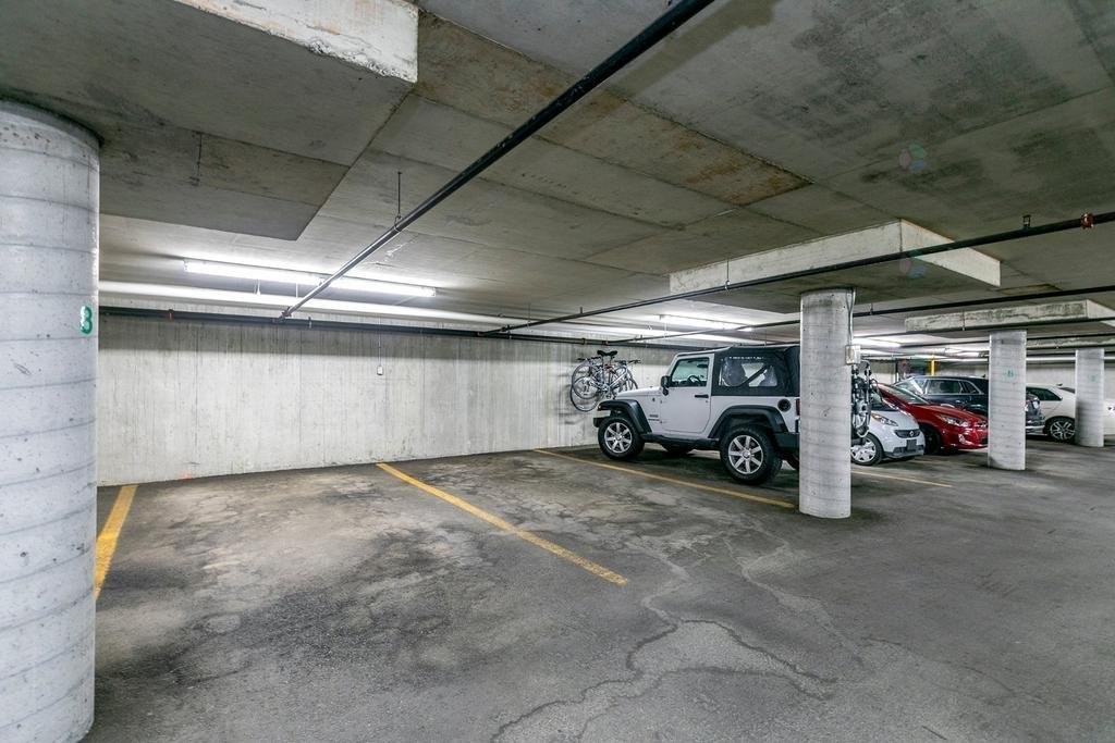 Parking - Th123-210 Ch. Du Golf, Montréal (Verdun/Île-Des-Soeurs), QC - Indoor Photo Showing Garage