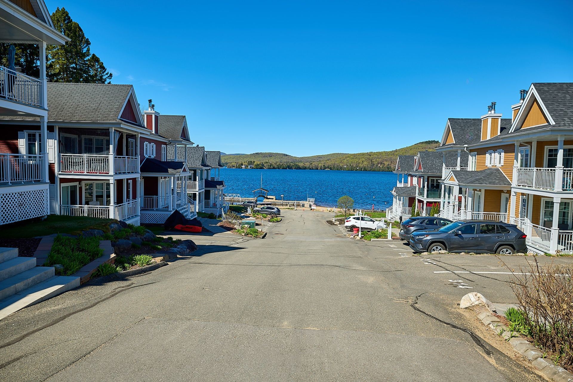Street - 309 Av. Du Manoir, Saint-Donat, QC - Outdoor With Body Of Water With Facade