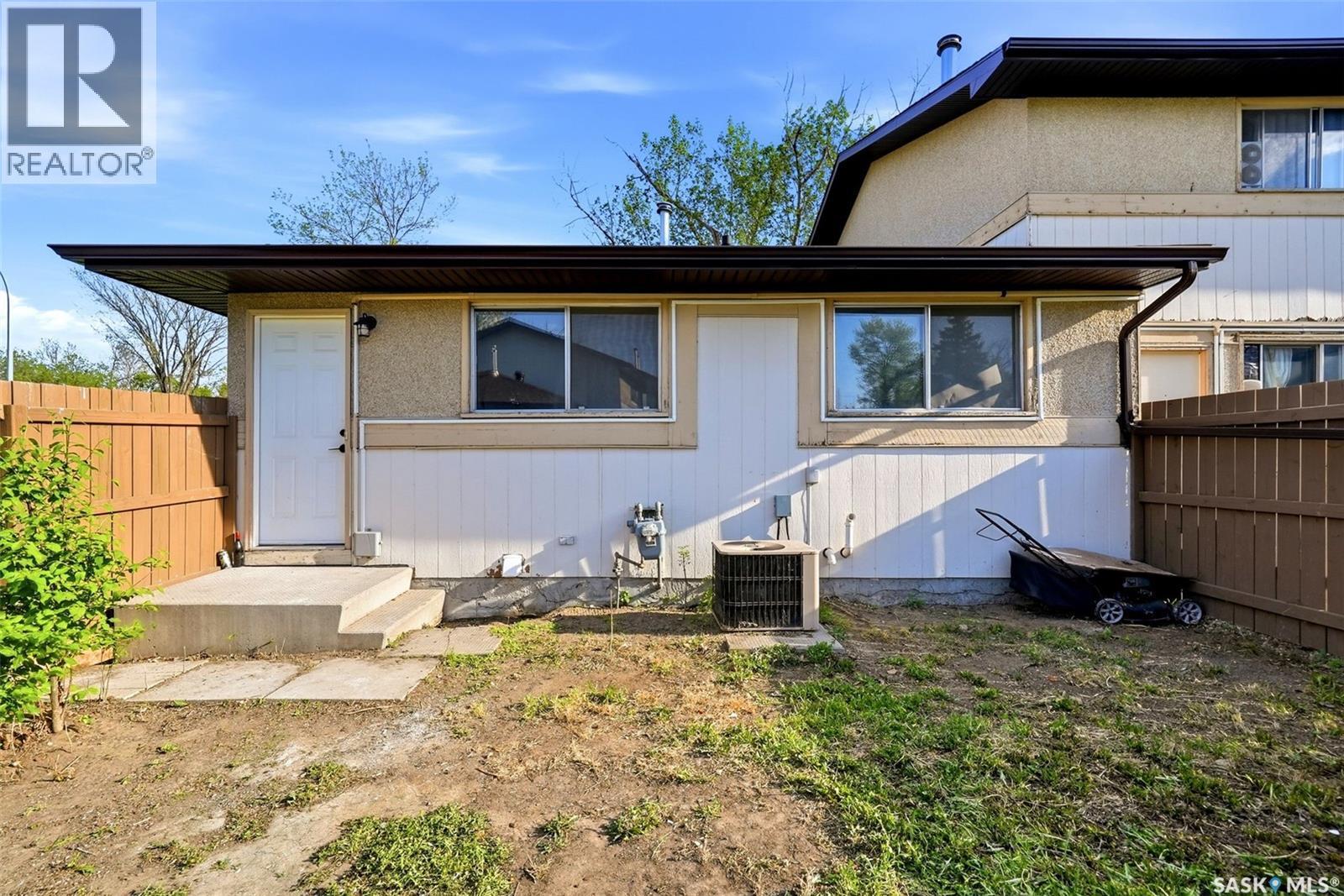 127 Mackenzie Way, Regina, SK - Outdoor With Exterior