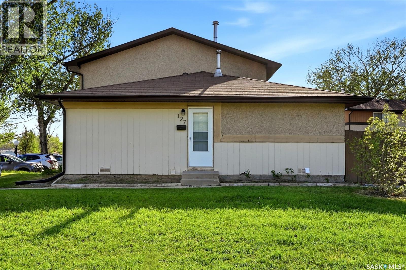 127 Mackenzie Way, Regina, SK - Outdoor With Exterior