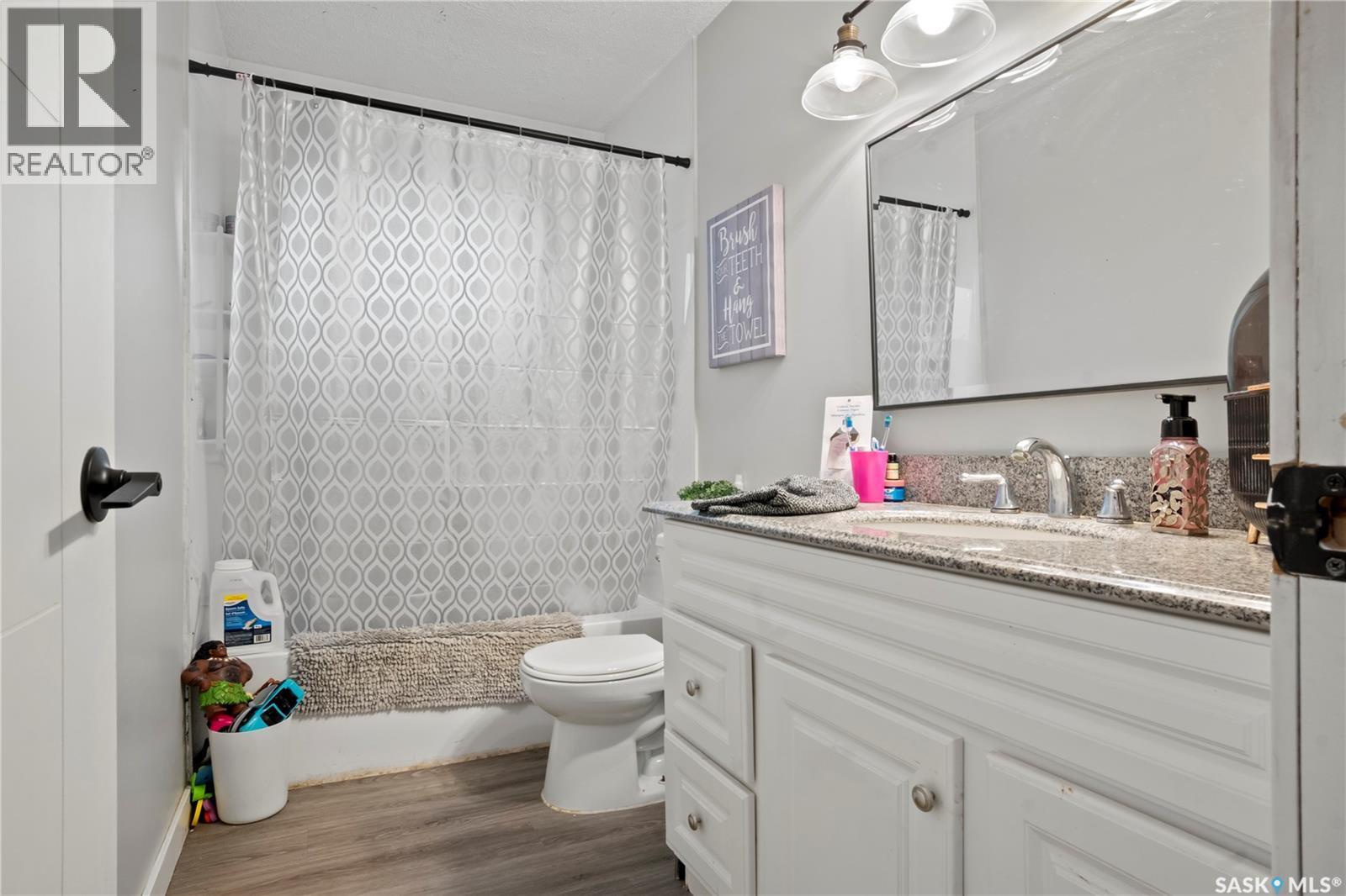 18 Hyland Crescent, Regina, SK - Indoor Photo Showing Bathroom
