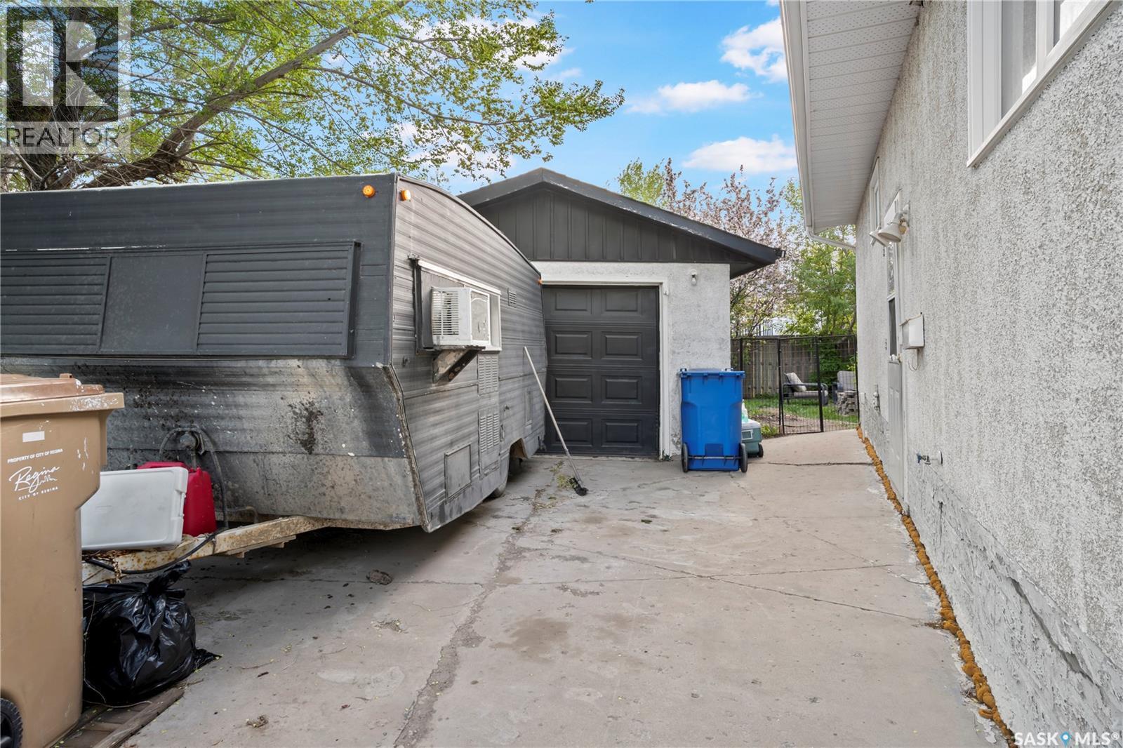 18 Hyland Crescent, Regina, SK - Outdoor