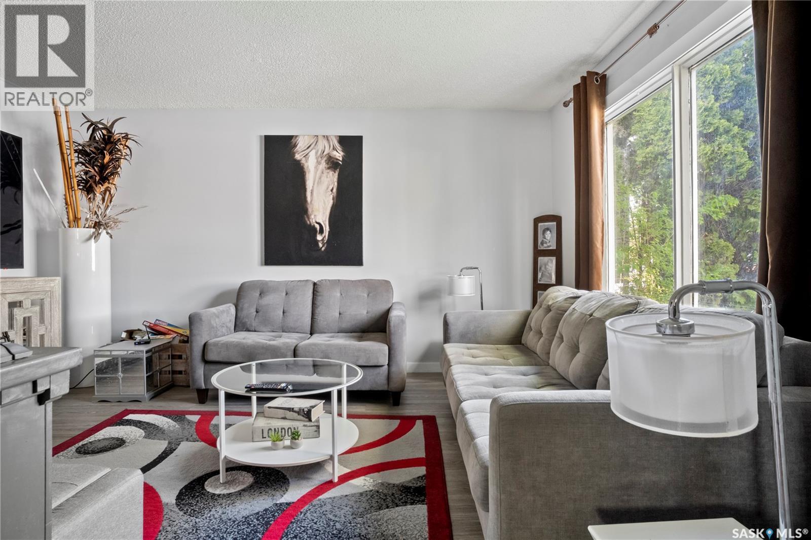 18 Hyland Crescent, Regina, SK - Indoor Photo Showing Living Room