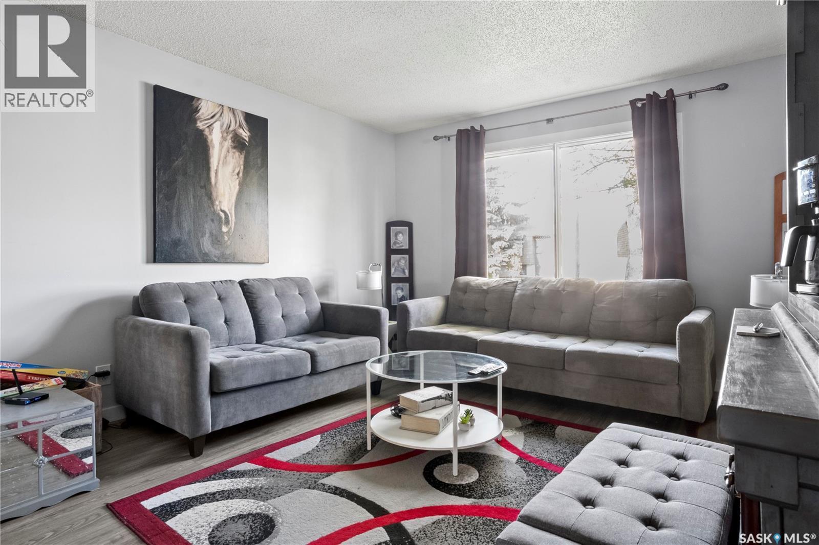 18 Hyland Crescent, Regina, SK - Indoor Photo Showing Living Room