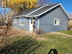 101 Centre STREET Frontier, SK S0N 0W0
