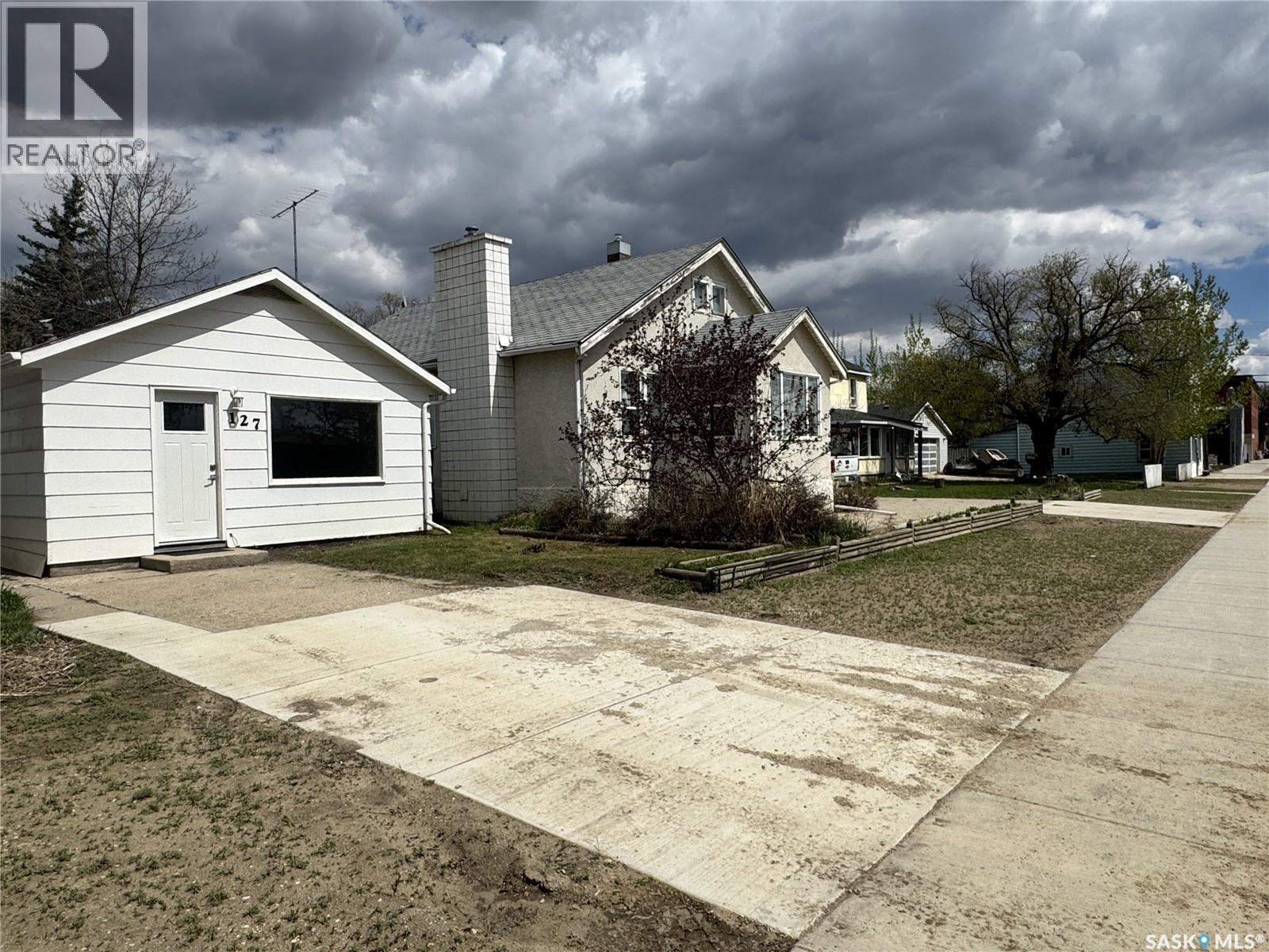 127 2Nd Avenue W, Biggar, SK - Outdoor