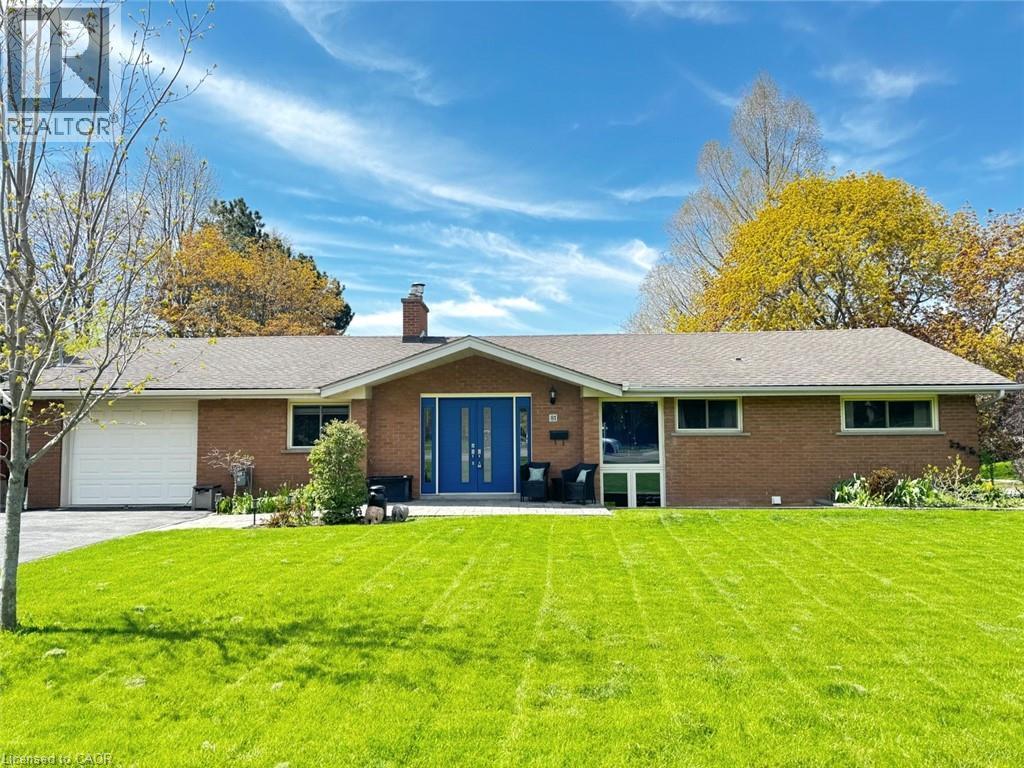 81 Thomson Drive, Waterdown, ON - Outdoor