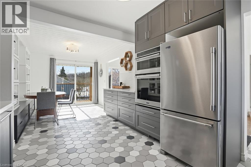 81 Thomson Drive, Waterdown, ON - Indoor Photo Showing Kitchen With Stainless Steel Kitchen