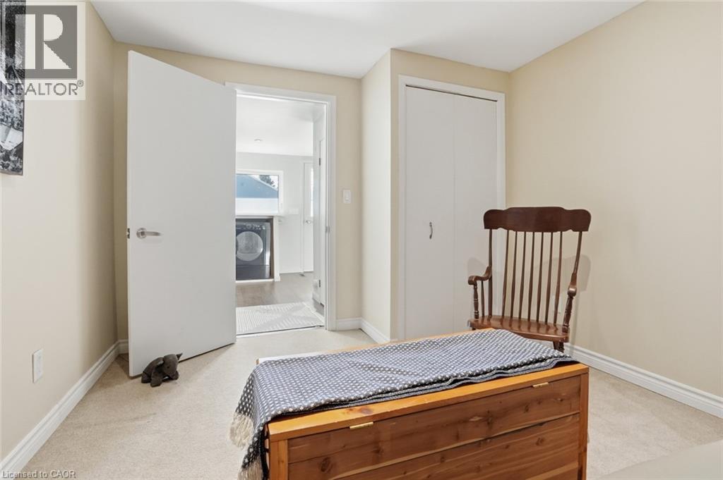 81 Thomson Drive, Waterdown, ON - Indoor Photo Showing Bedroom