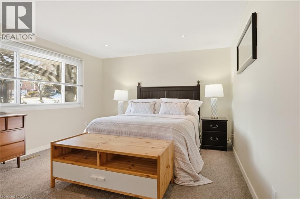 81 Thomson Drive, Waterdown, ON - Indoor Photo Showing Bedroom