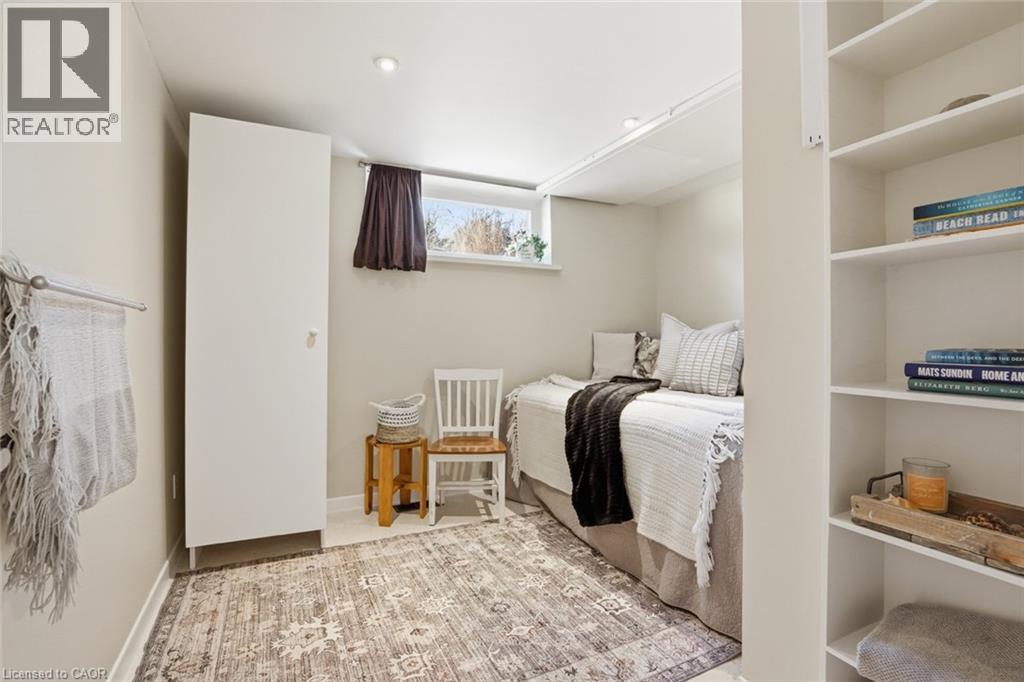 81 Thomson Drive, Waterdown, ON - Indoor