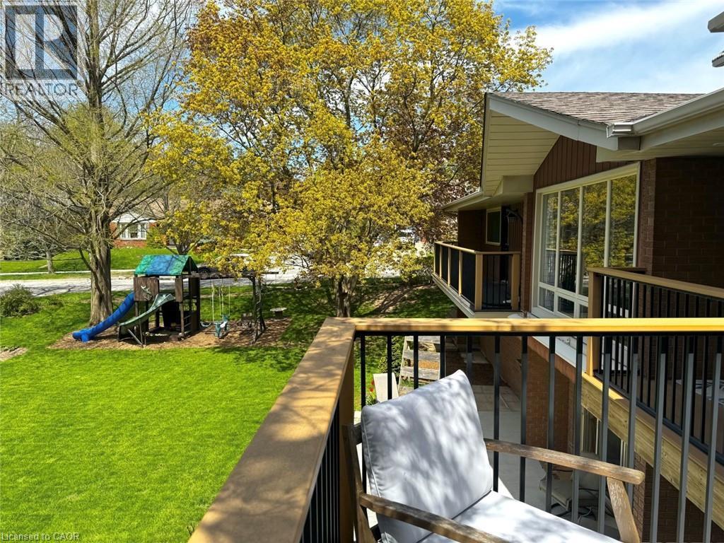 81 Thomson Drive, Waterdown, ON - Outdoor