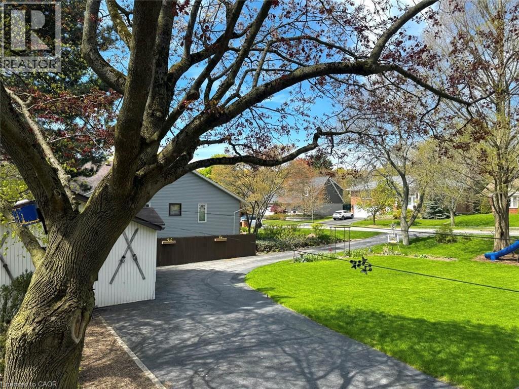 81 Thomson Drive, Waterdown, ON - Outdoor