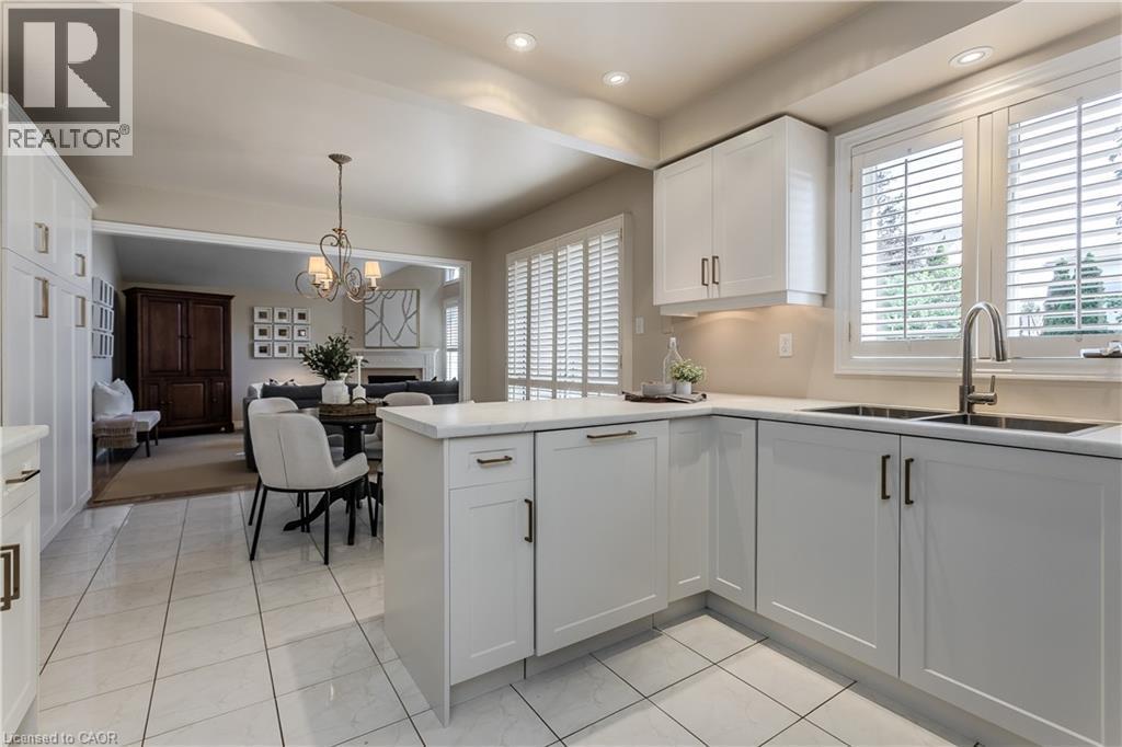 4153 Arbourfield Drive, Burlington, ON - Indoor Photo Showing Kitchen