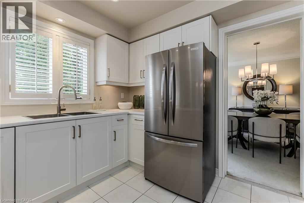 4153 Arbourfield Drive, Burlington, ON - Indoor Photo Showing Kitchen With Stainless Steel Kitchen With Double Sink
