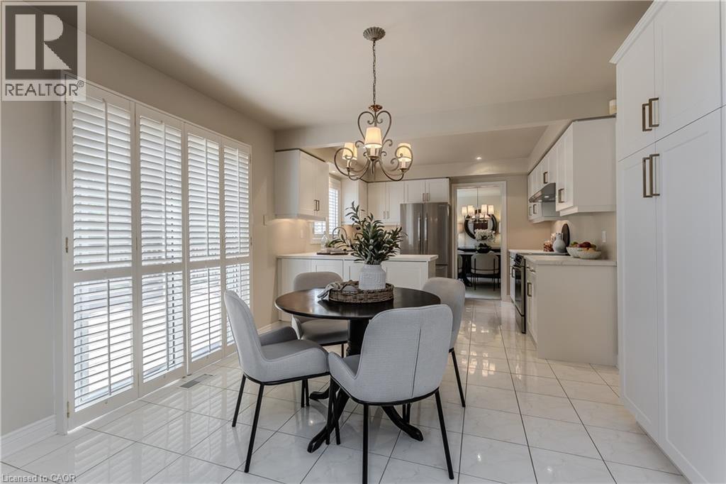 4153 Arbourfield Drive, Burlington, ON - Indoor Photo Showing Dining Room