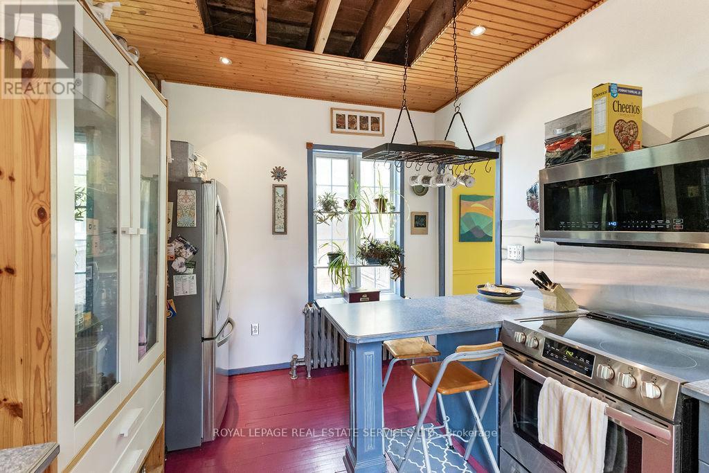100 Wentworth Street S, Hamilton, ON - Indoor Photo Showing Kitchen