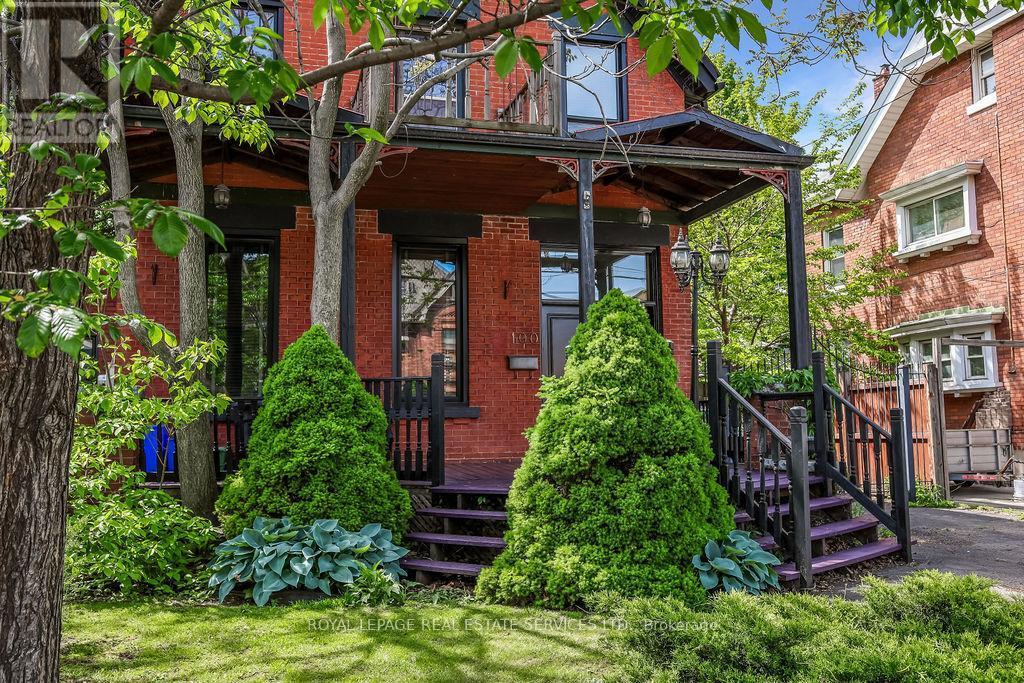 100 Wentworth Street S, Hamilton, ON - Outdoor