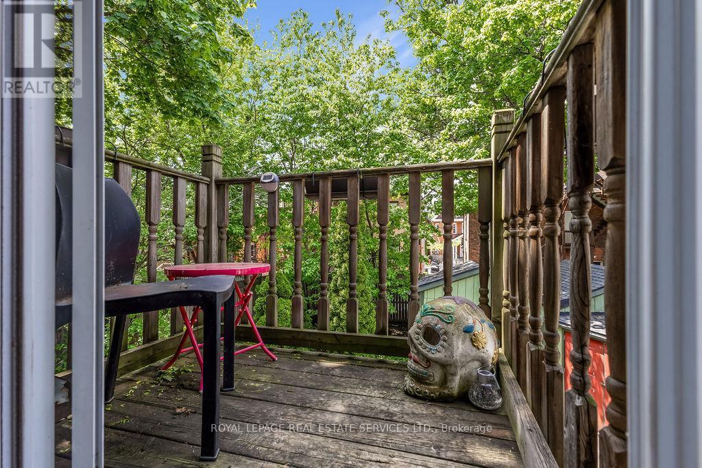 100 Wentworth Street S, Hamilton, ON - Outdoor