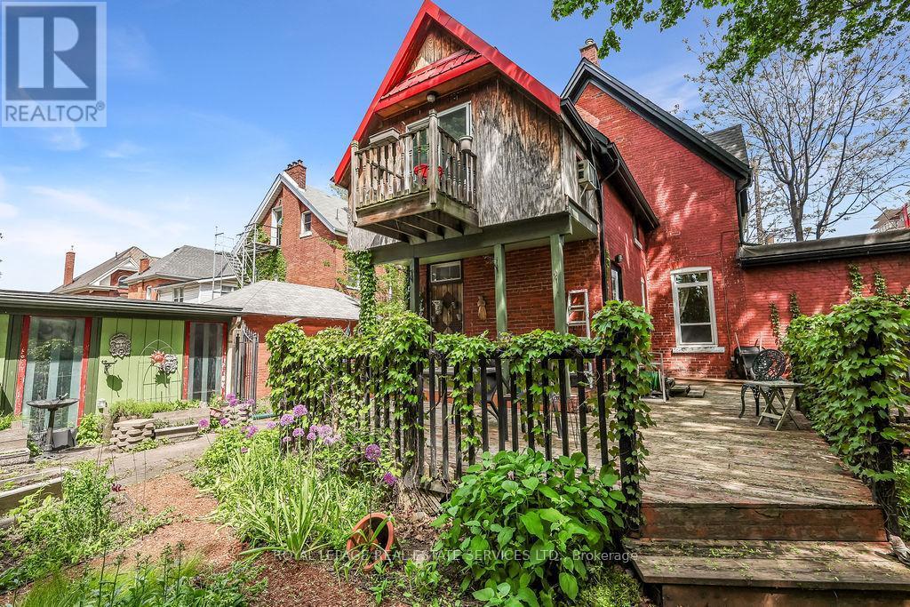 100 Wentworth Street S, Hamilton, ON - Outdoor