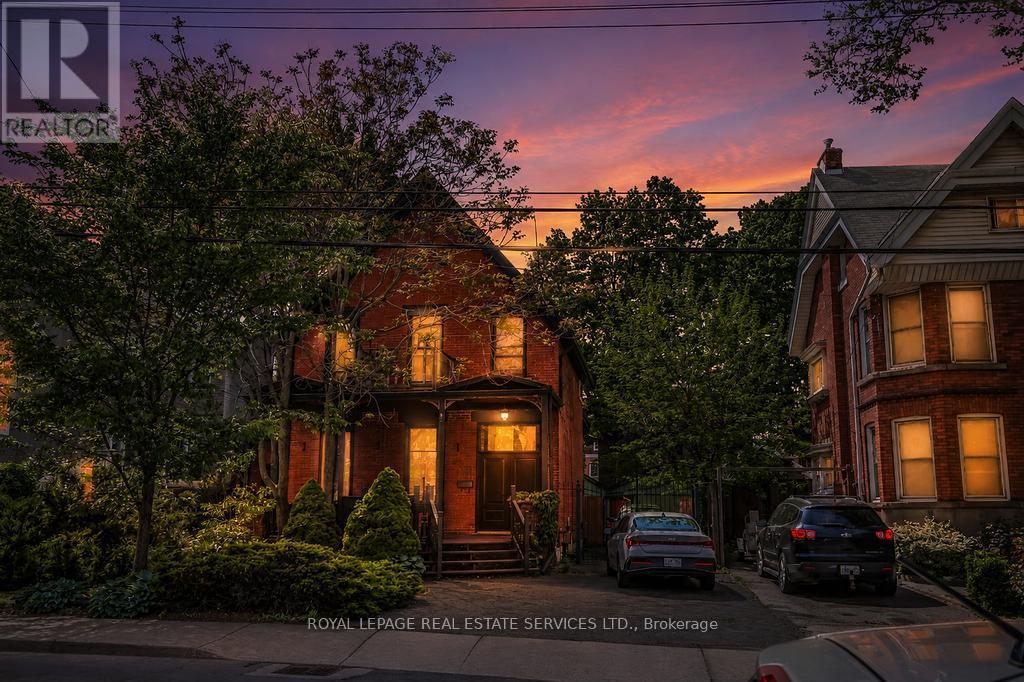 100 Wentworth Street S, Hamilton, ON - Outdoor