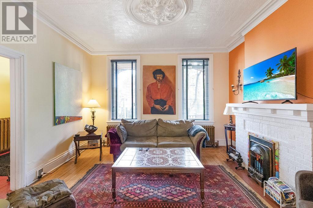 100 Wentworth Street S, Hamilton, ON - Indoor Photo Showing Living Room With Fireplace