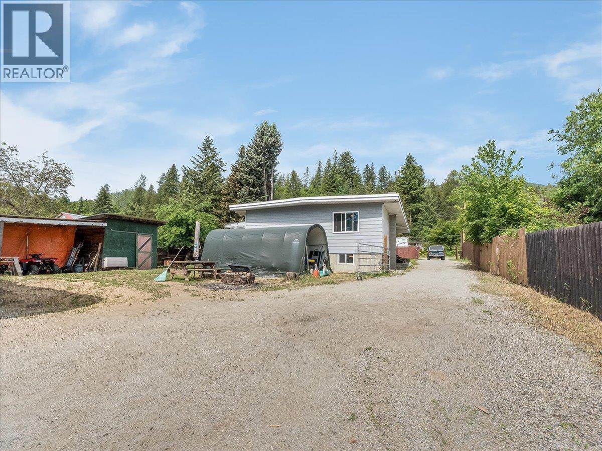 609 201St Avenue, Castlegar, BC - Outdoor