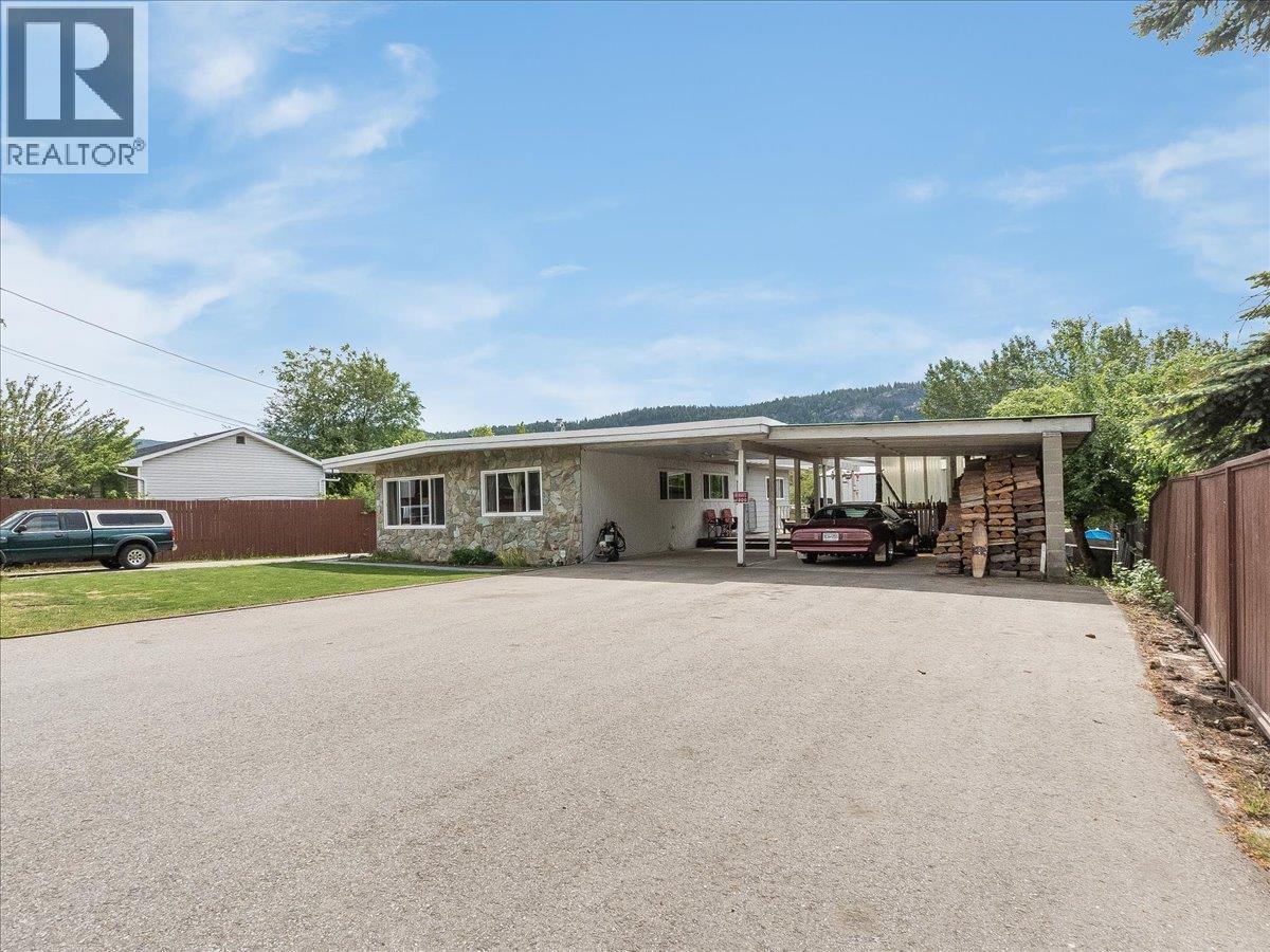 609 201St Avenue, Castlegar, BC - Outdoor