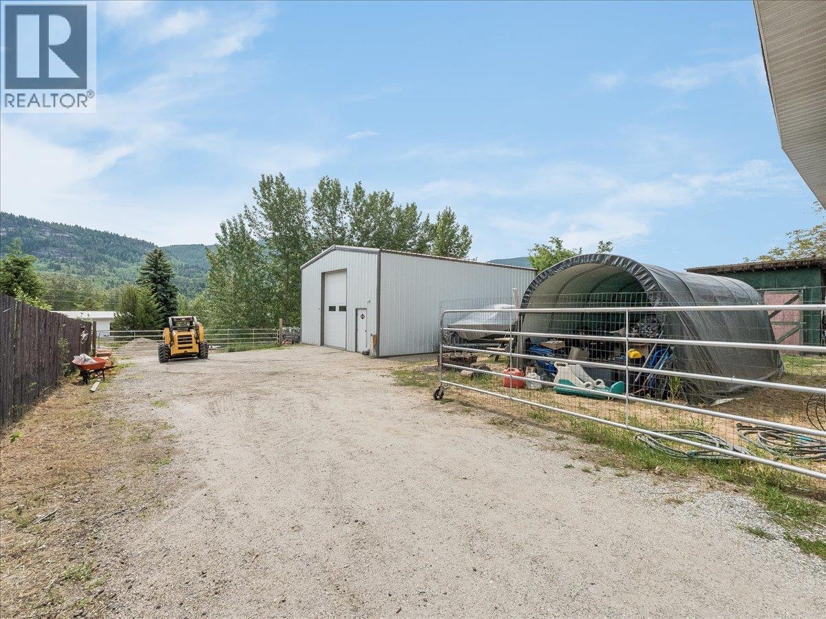609 201St Avenue, Castlegar, BC - Outdoor