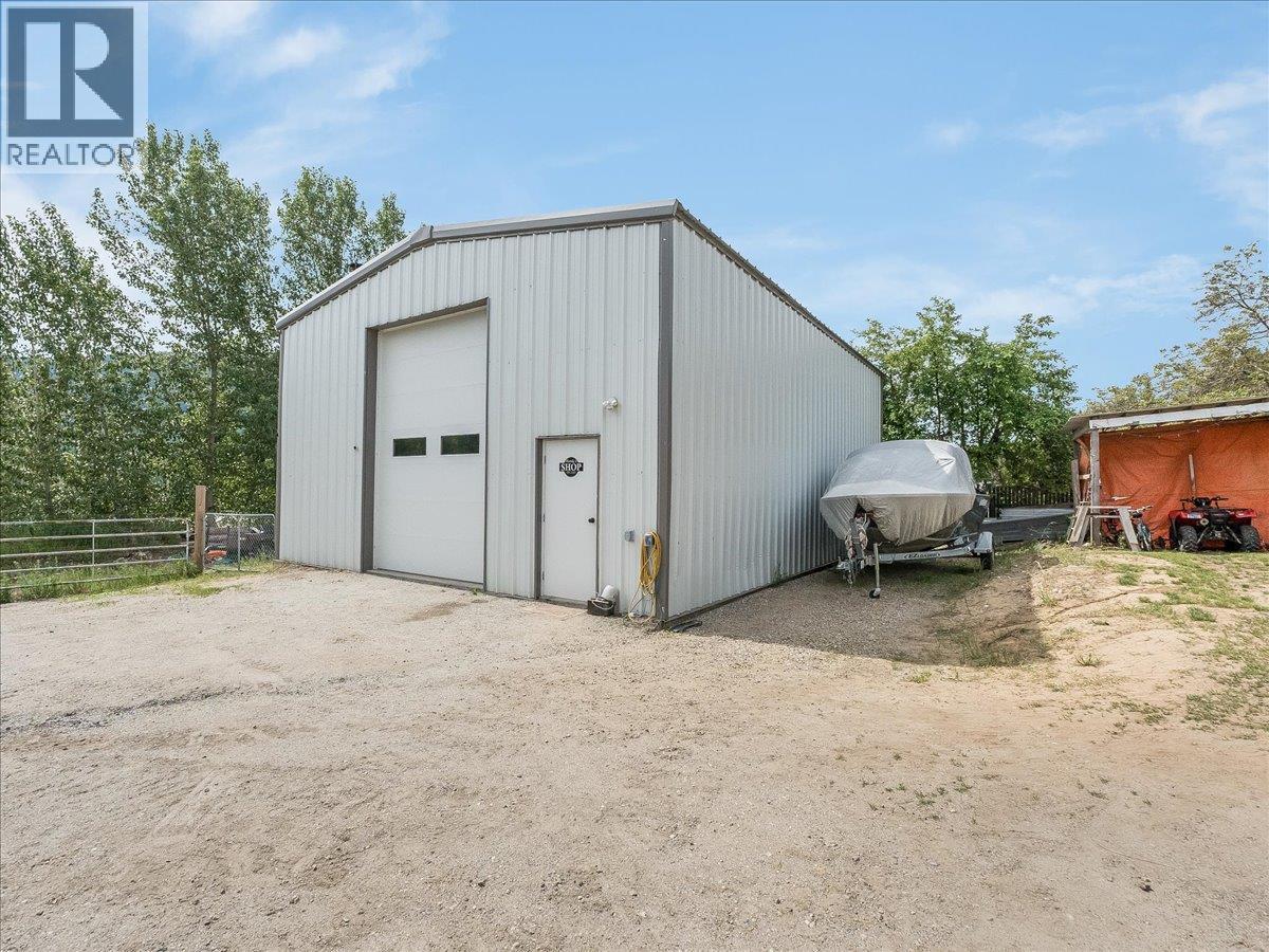 609 201St Avenue, Castlegar, BC - Outdoor With Exterior