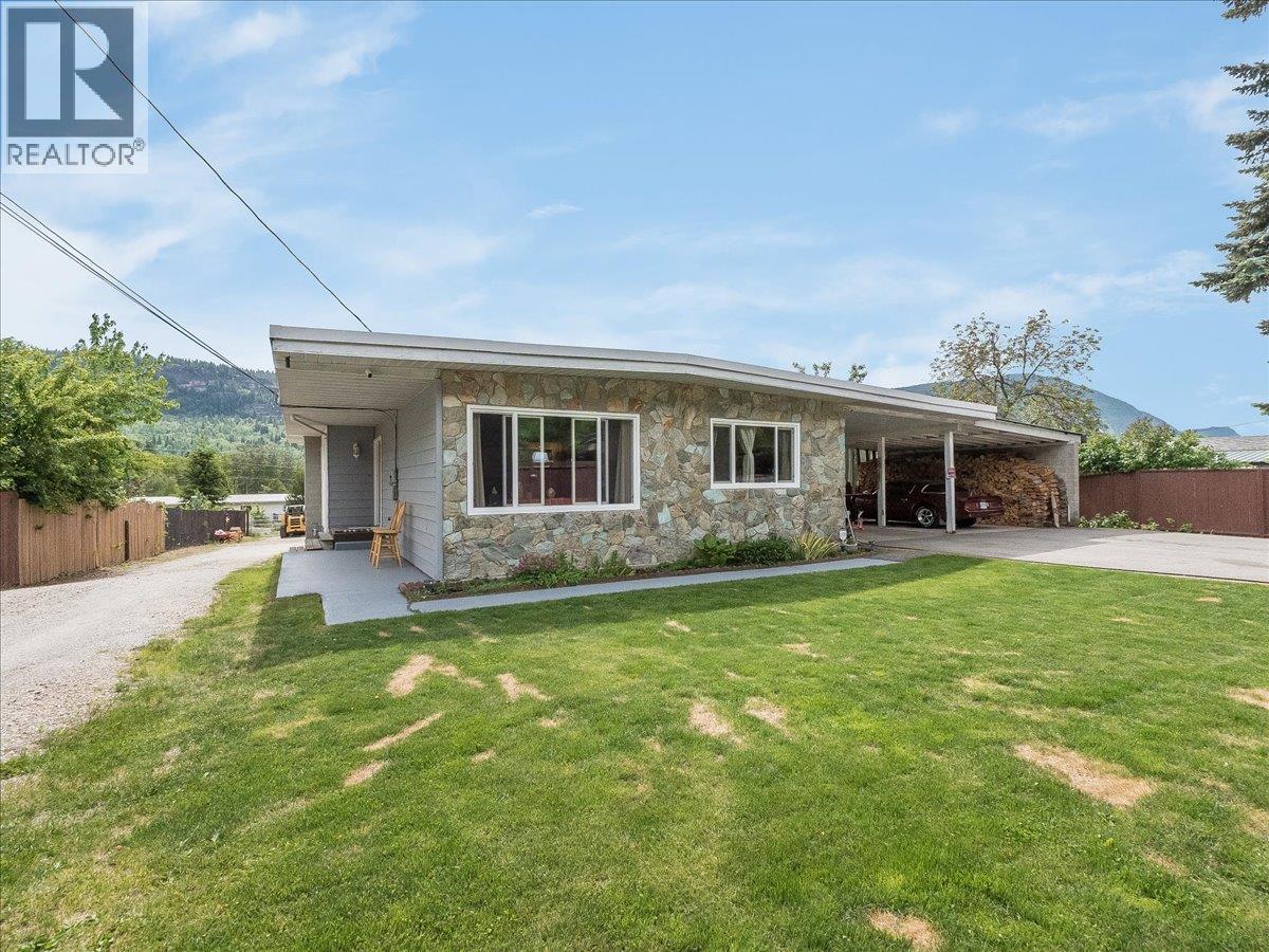 609 201St Avenue, Castlegar, BC - Outdoor