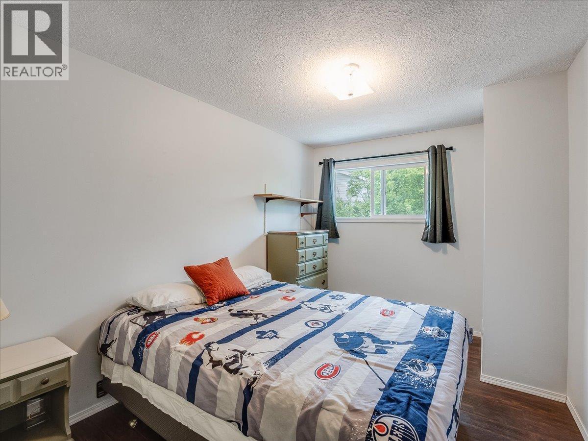 609 201St Avenue, Castlegar, BC - Indoor Photo Showing Bedroom