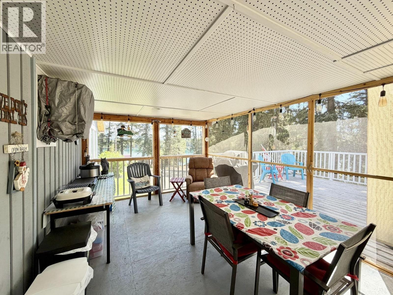 7621 Pettyjohn Road, Deka Lake / Sulphurous / Hathaway Lakes, BC - Indoor Photo Showing Dining Room