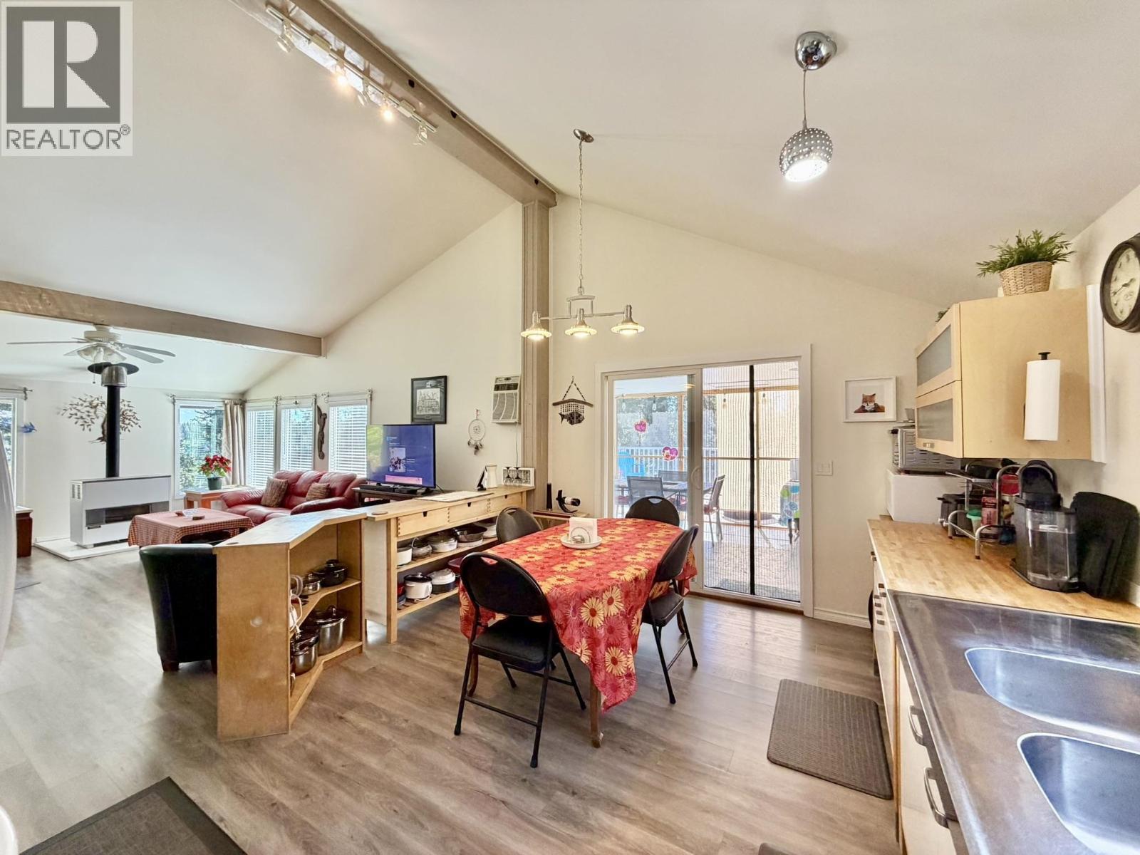 7621 Pettyjohn Road, Deka Lake / Sulphurous / Hathaway Lakes, BC - Indoor