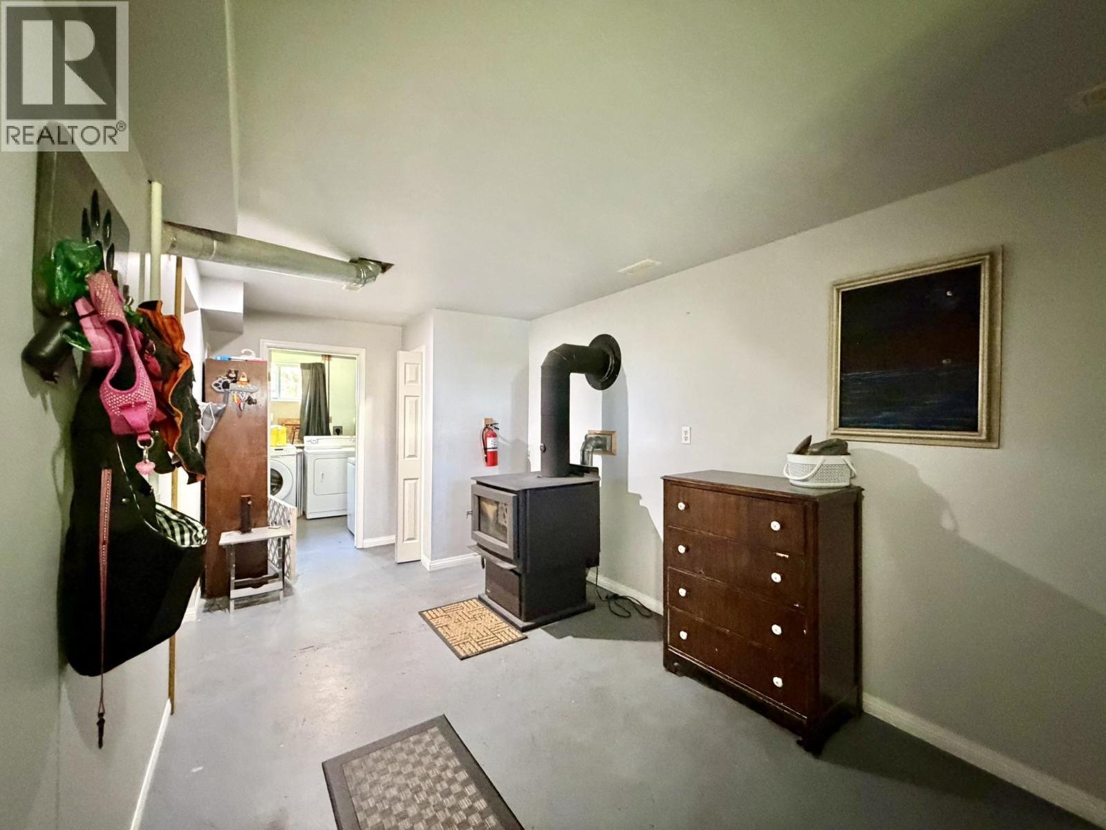 7621 Pettyjohn Road, Deka Lake / Sulphurous / Hathaway Lakes, BC - Indoor