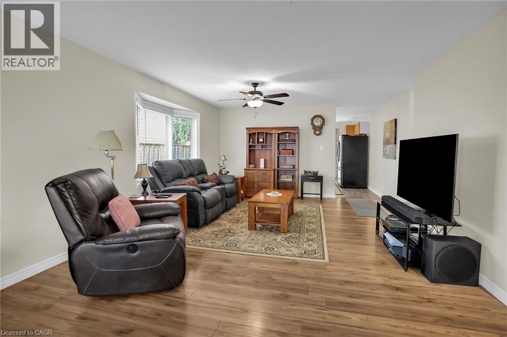 Living room featuring light wood finished floors and a ceiling fan - 4432 Dennis Avenue, Beamsville, ON - Indoor Photo Showing Living Room