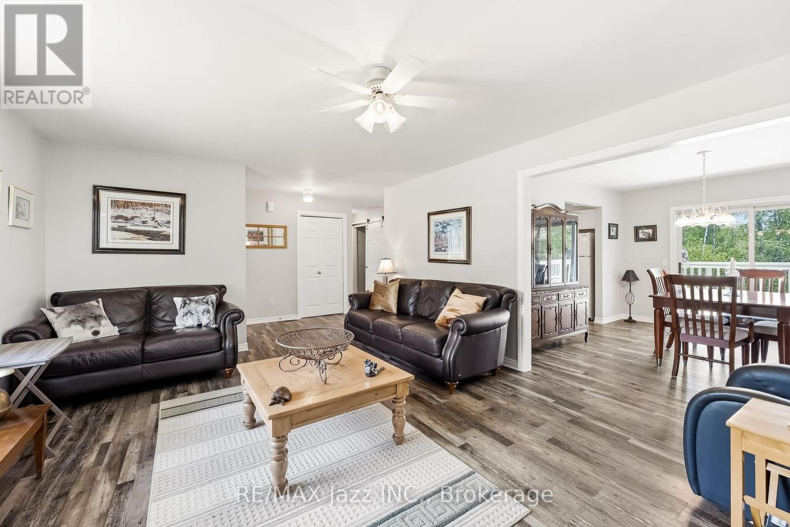 5492 Hwy 620, Wollaston, ON - Indoor Photo Showing Living Room
