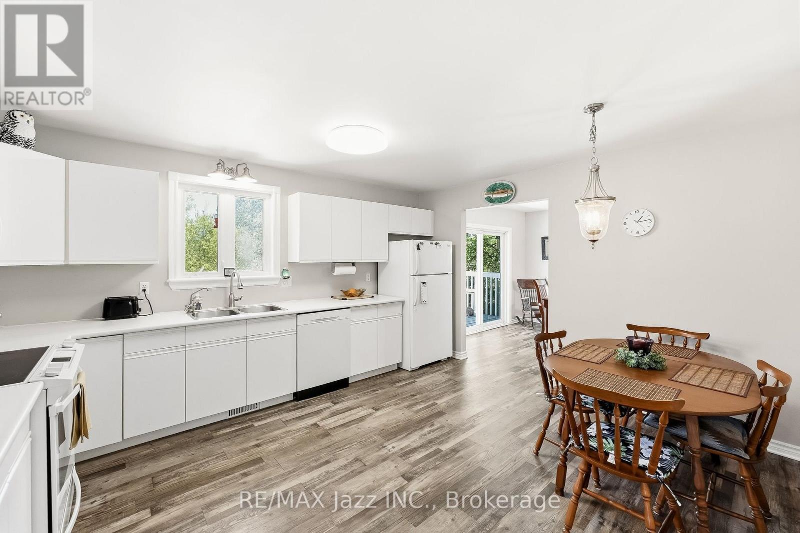 5492 Hwy 620, Wollaston, ON - Indoor