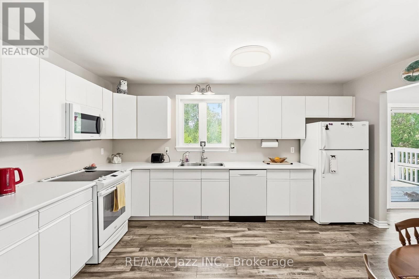 5492 Hwy 620, Wollaston, ON - Indoor Photo Showing Kitchen With Double Sink