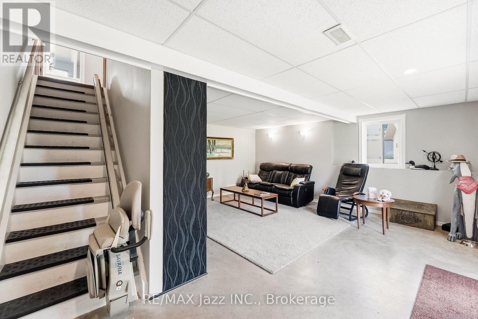 5492 Hwy 620, Wollaston, ON - Indoor Photo Showing Other Room