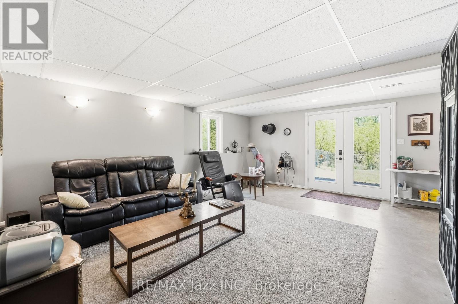 5492 Hwy 620, Wollaston, ON - Indoor