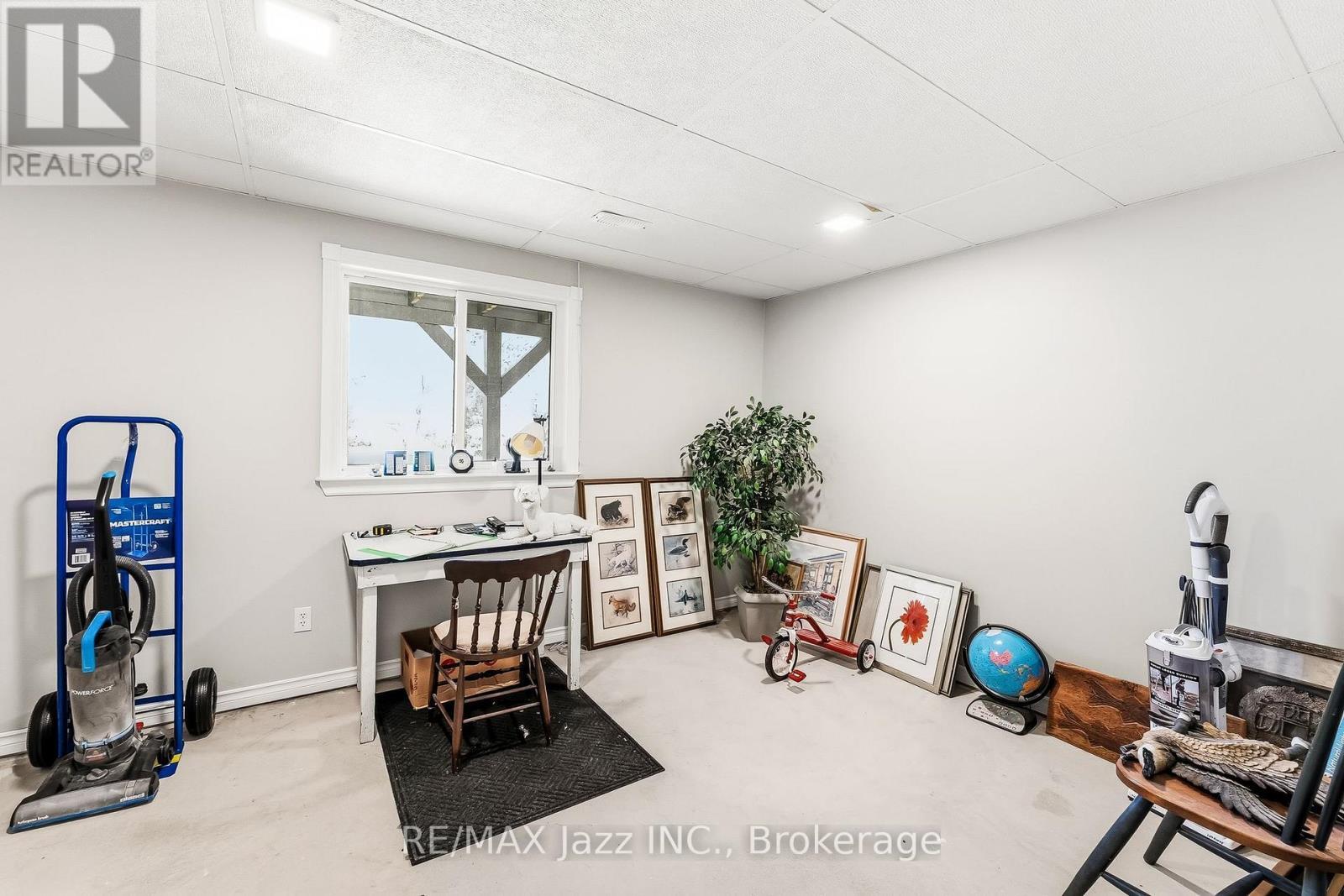 5492 Hwy 620, Wollaston, ON - Indoor